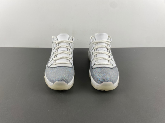 Air Jordan 11 Low 2025 HQ7000-001