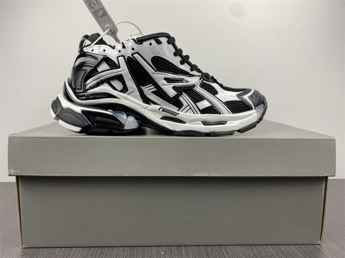 Ba*len*cia*ga runner trainer 677403 w3rb2 9010