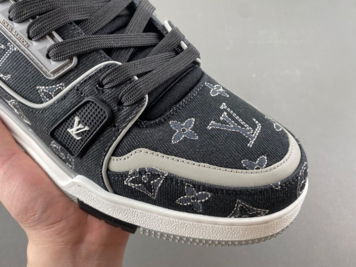 L0vis Vvtt0n LV trainer