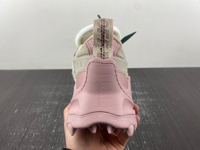 Off-White c/o Virgil Abloh