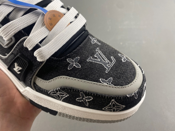 L0vis Vvtt0n LV trainer