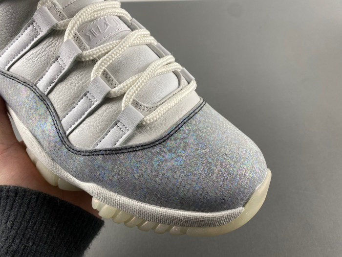 Air Jordan 11 Low 2025 HQ7000-001