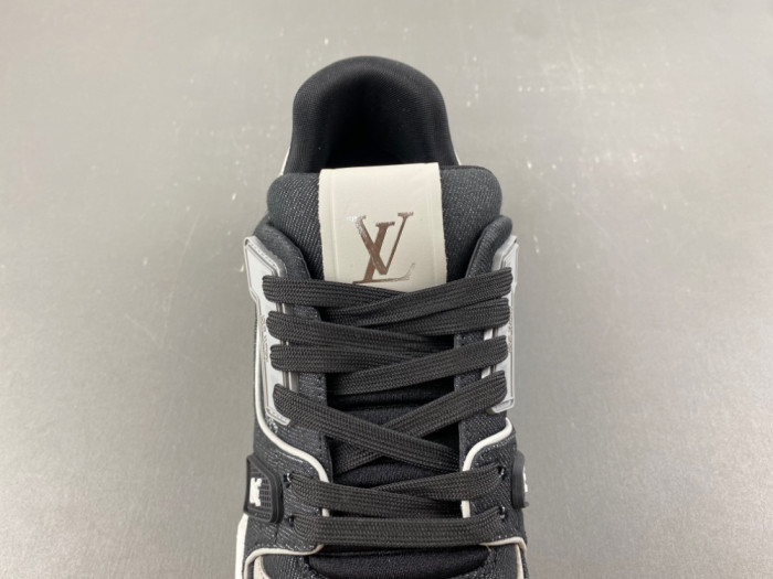 L0vis Vvtt0n LV trainer