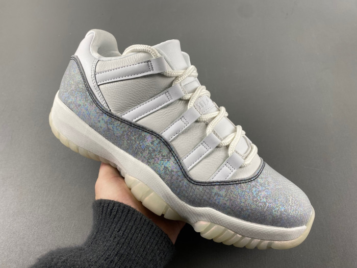 Air Jordan 11 Low 2025 HQ7000-001