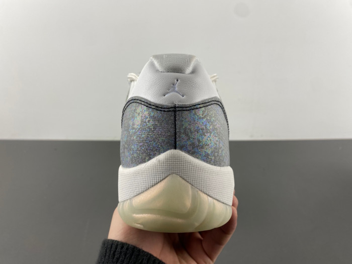 Air Jordan 11 Low 2025 HQ7000-001