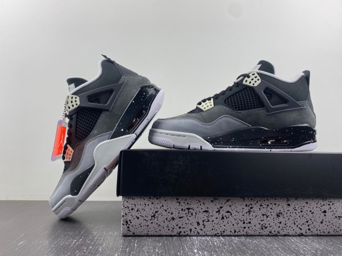 AIR JORDAN 4 RETRO 