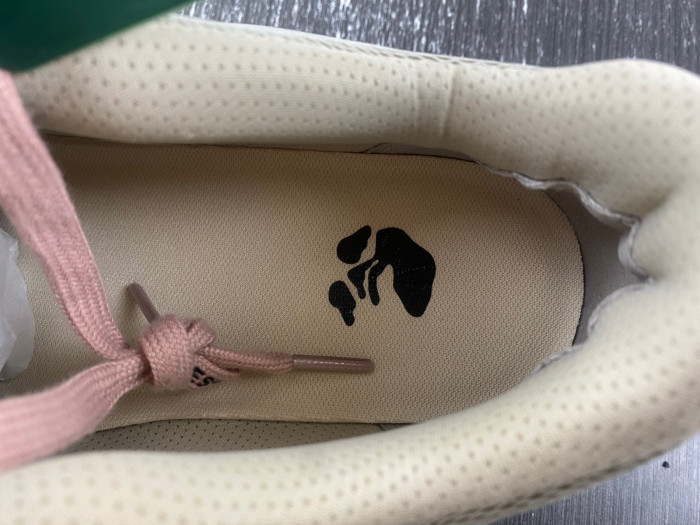 Off-White c/o Virgil Abloh