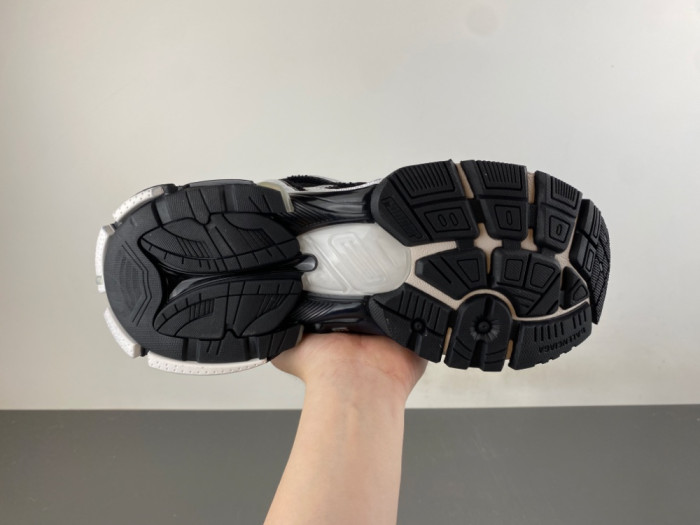 Ba1en*iaga runner LED 677403-W3RB2 9010