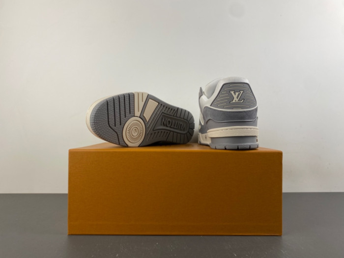 L0vis Vvtt0n LV trainer