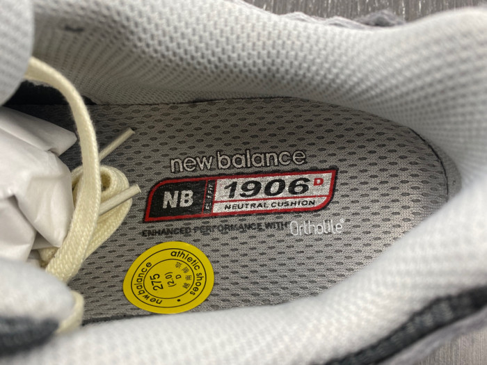 NEW BALANCE 2002R M1906DA