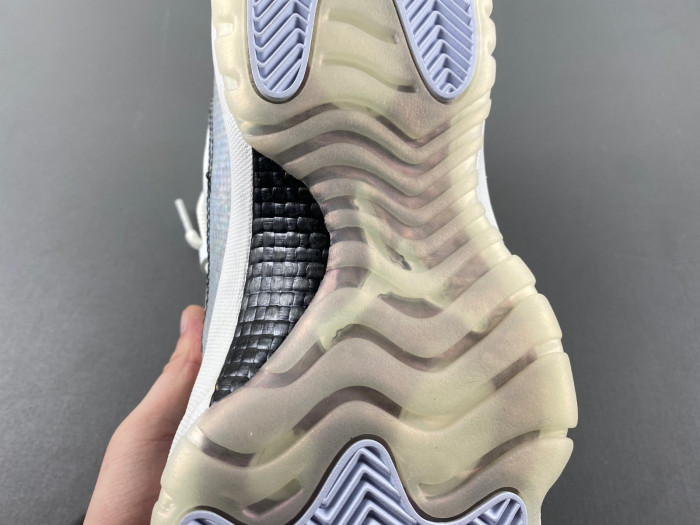 Air Jordan 11 Low 2025 HQ7000-001