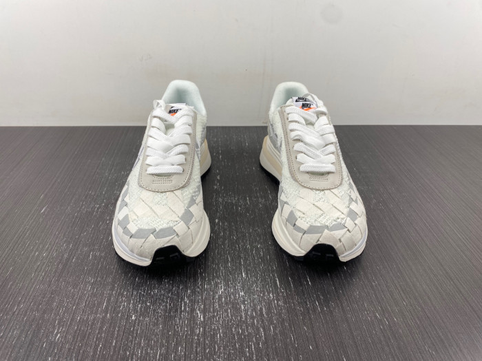 sacai xNike Waffle Woven Green Gusto  DR5209-100