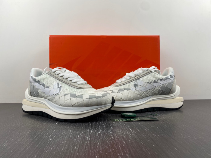 sacai xNike Waffle Woven Green Gusto  DR5209-100