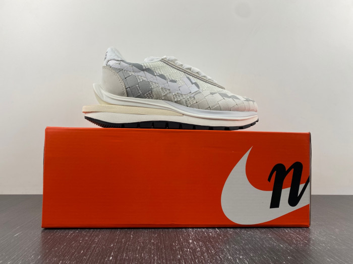 sacai xNike Waffle Woven Green Gusto  DR5209-100
