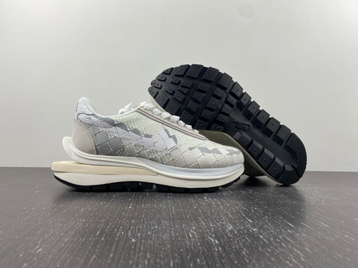 sacai xNike Waffle Woven Green Gusto  DR5209-100