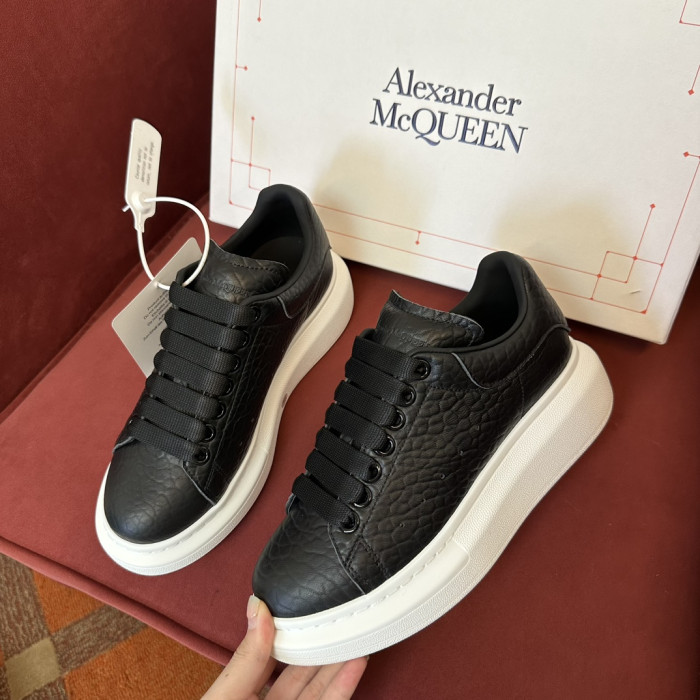 A1exa*der Mcqv*en Sneaker