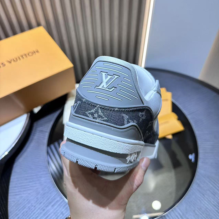 l0vis Vvtt0n lv trainer