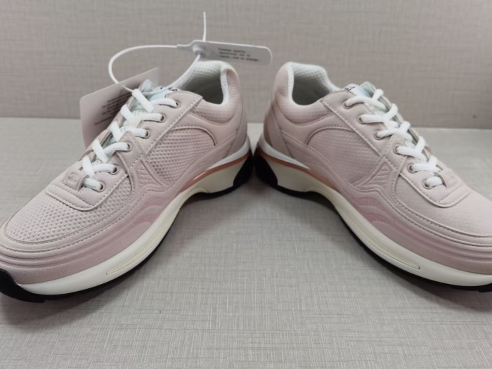 Ch**el sneaker
