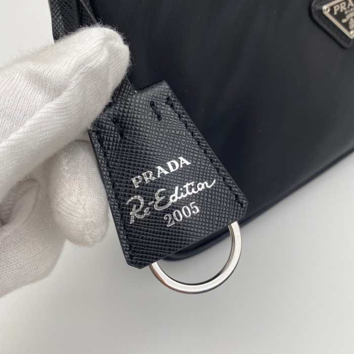 Pra*a Re‑Edition 2005 nylon hobo shoulder bag