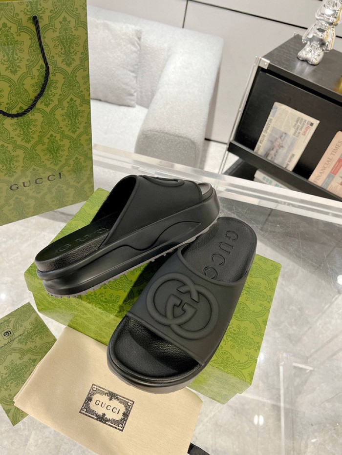 Gv*c* SANDAL