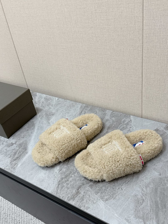 Ba1en*iaga FURRY SLIDE SANDAL