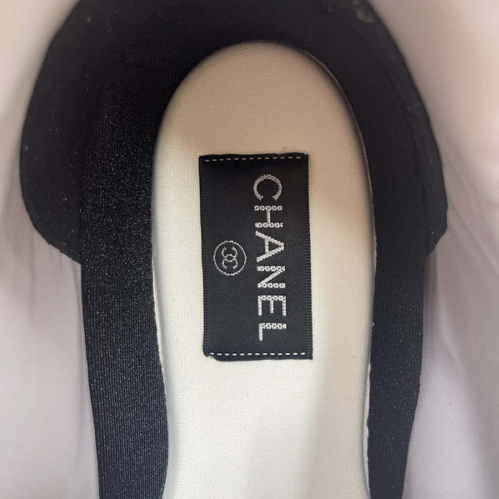 Ch**el sneaker