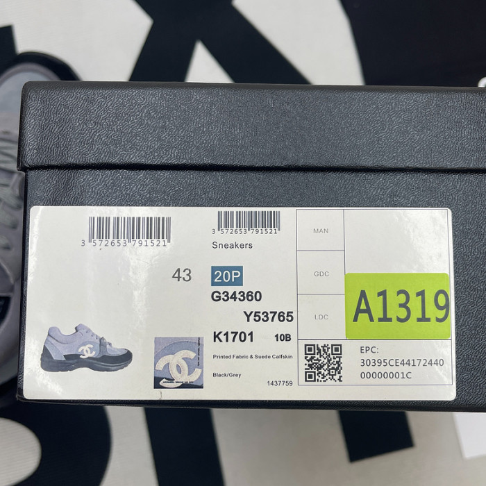 Ch**el sneaker