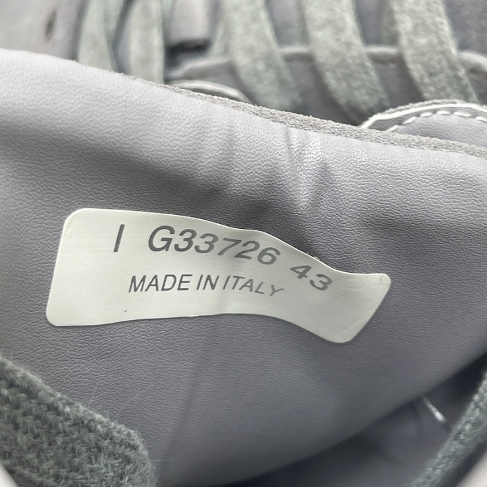 Ch**el sneaker