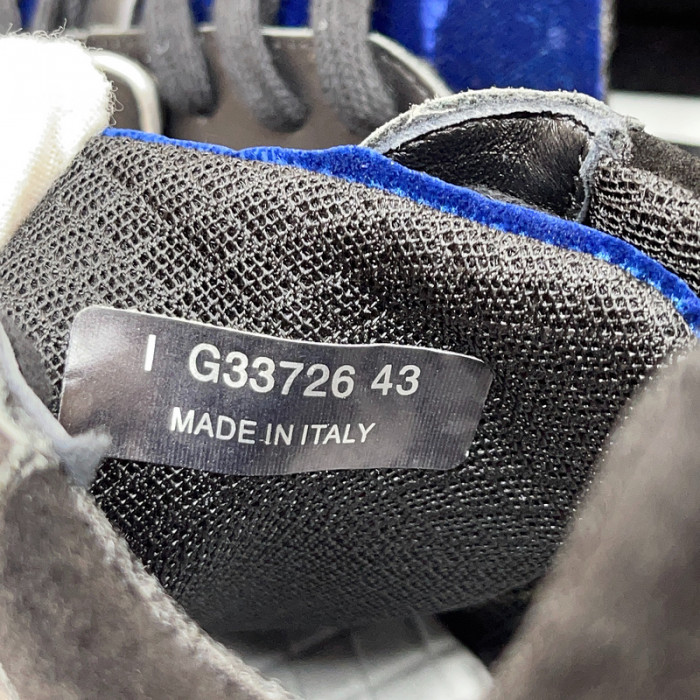 Ch**el sneaker