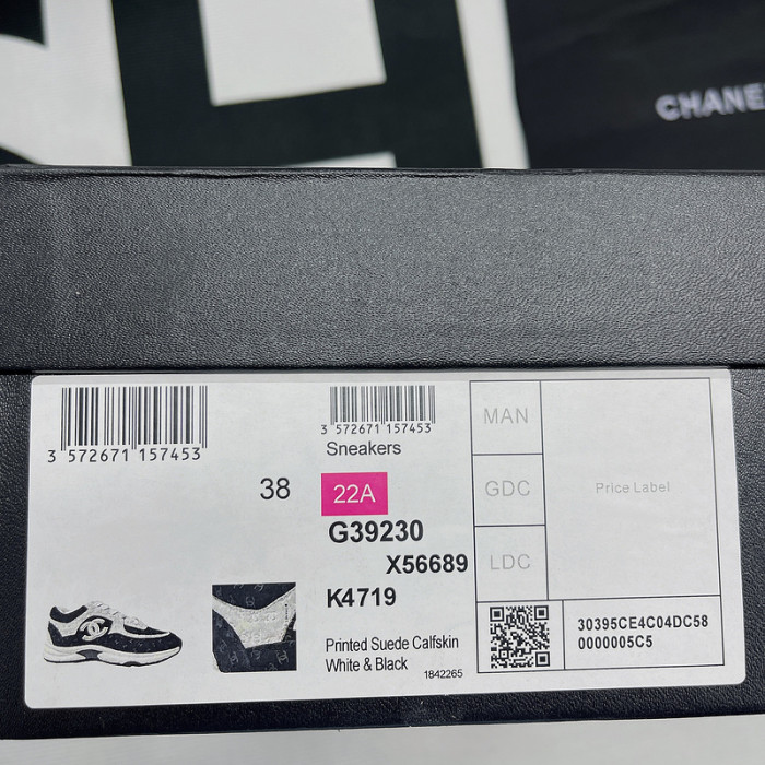 Ch**el sneaker