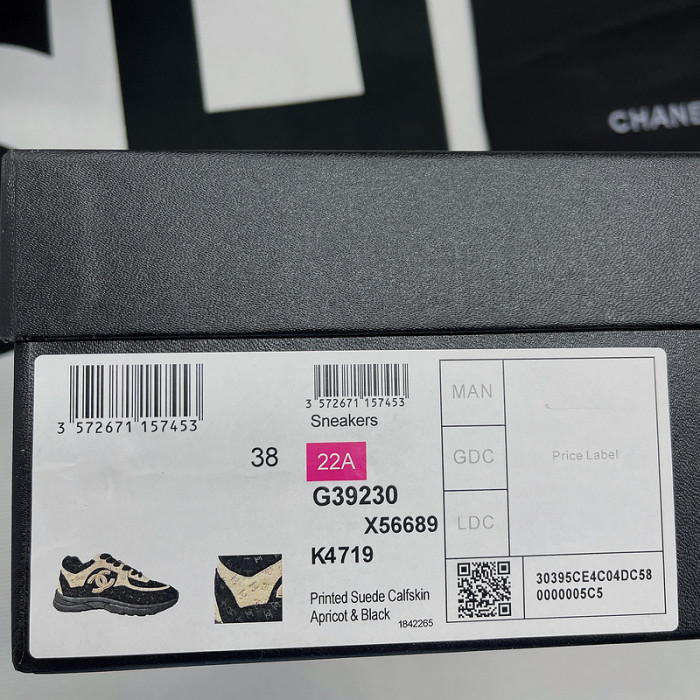 Ch**el sneaker
