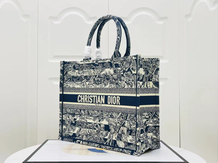 chr1st1an D10r book tote
