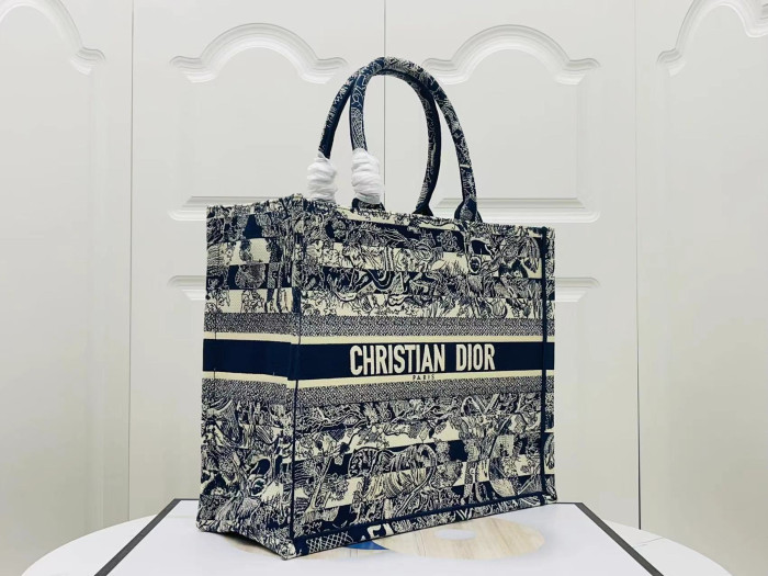chr1st1an D10r book tote